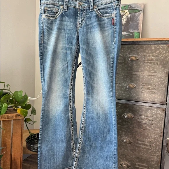 Silver Jeans Women's 30x 32 Eden Flare Leg in Classic Blue - Y2K | Well Worn In - Picture 4 of 11